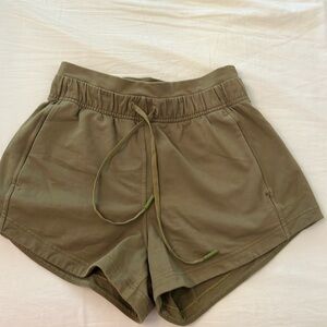 Lululemon inner glow shorts high rise